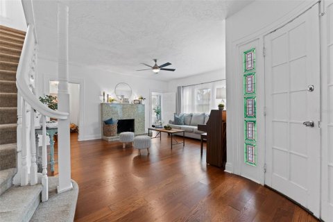 House in Saint Petersburg, Florida 6 bedrooms, 283.54 sq.m. № 1751968 - photo 7