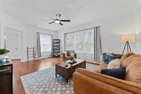 House in Saint Petersburg, Florida 6 bedrooms, 283.54 sq.m. № 1751968 - photo 11