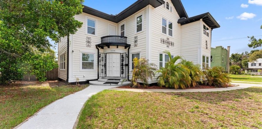 House in Saint Petersburg, Florida 6 bedrooms, 283.54 sq.m. № 1751968