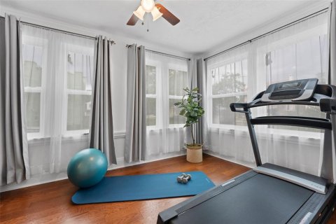 House in Saint Petersburg, Florida 6 bedrooms, 283.54 sq.m. № 1751968 - photo 21