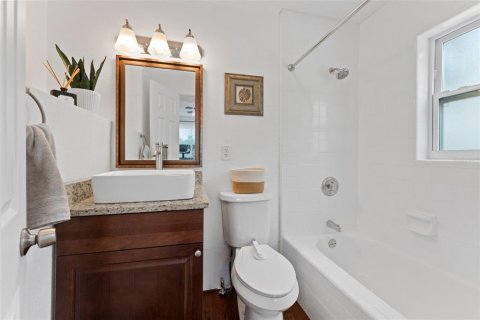House in Saint Petersburg, Florida 6 bedrooms, 283.54 sq.m. № 1751968 - photo 23