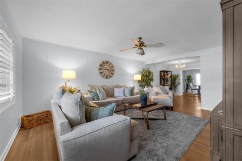 House in Orlando, Florida 3 bedrooms, 164.9 sq.m. № 1854282 - photo 3