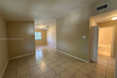 Condominio en alquiler en Homestead, Florida, 3 dormitorios, 95.13 m2 № 1960650 - foto 2