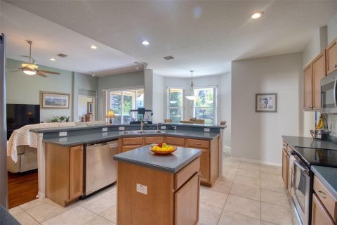 House in Dunedin, Florida 4 bedrooms, 235.23 sq.m. № 2396254 - photo 5