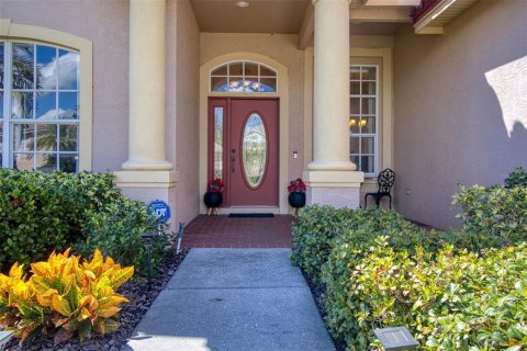 House in Dunedin, Florida 4 bedrooms, 235.23 sq.m. № 2396254 - photo 2