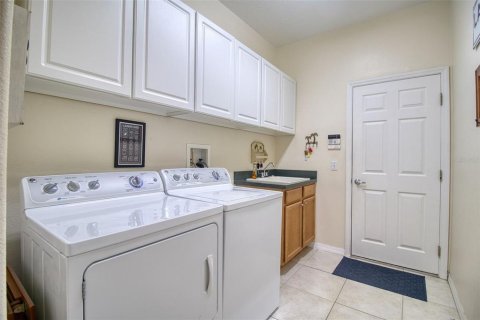 House in Dunedin, Florida 4 bedrooms, 235.23 sq.m. № 2396254 - photo 24