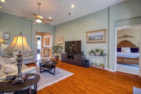 House in Dunedin, Florida 4 bedrooms, 235.23 sq.m. № 2396254 - photo 13