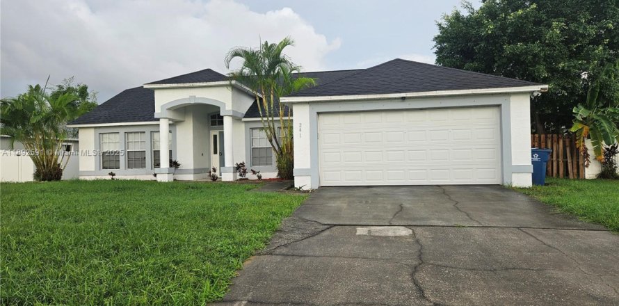 House in Palm Bay, Florida 4 bedrooms № 1945203