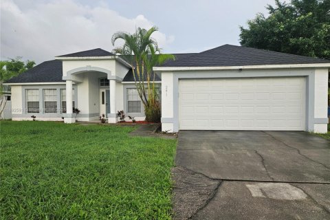 House in Palm Bay, Florida 4 bedrooms № 1945203 - photo 2