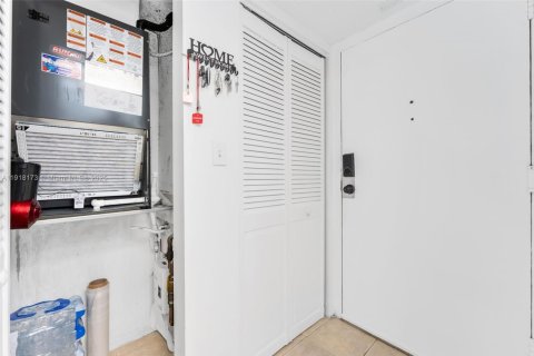 Снять в аренду кондоминиум в Майами, Флорида 1 спальня, 57.04м2, № 1974480 - фото 9