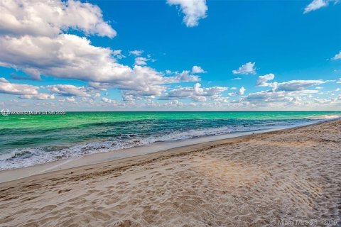 Copropriété à louer à Hollywood, Floride: 1 chambre, 73.39 m2 № 2037263 - photo 28