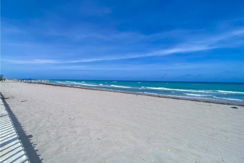 Copropriété à louer à Hollywood, Floride: 1 chambre, 73.39 m2 № 2037263 - photo 29