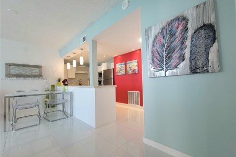 Copropriété à louer à Hollywood, Floride: 1 chambre, 73.39 m2 № 2037263 - photo 4