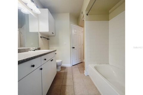 Condo in Orlando, Florida, 1 bedroom  № 2195150 - photo 13