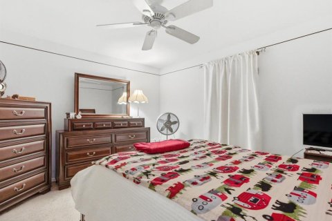 House in New Port Richey, Florida 2 bedrooms, 107.86 sq.m. № 2105184 - photo 13