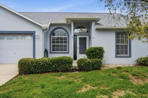 House in New Port Richey, Florida 2 bedrooms, 107.86 sq.m. № 2105184 - photo 2