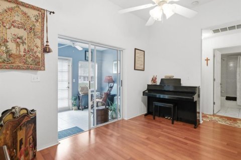 House in New Port Richey, Florida 2 bedrooms, 107.86 sq.m. № 2105184 - photo 4