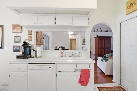 House in New Port Richey, Florida 2 bedrooms, 107.86 sq.m. № 2105184 - photo 8