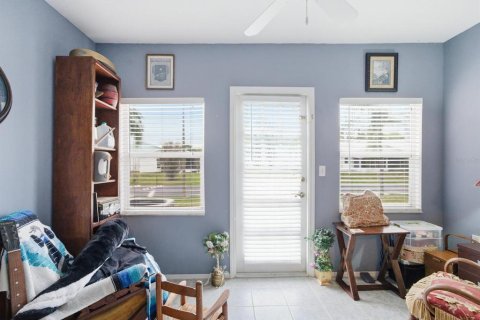 House in New Port Richey, Florida 2 bedrooms, 107.86 sq.m. № 2105184 - photo 5