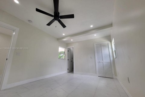 House in Pembroke Pines, Florida 5 bedrooms, 195.09 sq.m. № 2056486 - photo 17