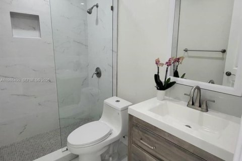 House in Pembroke Pines, Florida 5 bedrooms, 195.09 sq.m. № 2056486 - photo 10