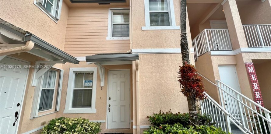 Adosado en Homestead, Florida 3 dormitorios, 141.49 m2 № 1989632