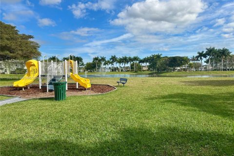 Adosado en alquiler en Homestead, Florida, 3 dormitorios, 141.49 m2 № 1989632 - foto 15