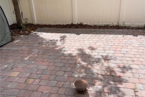 Villa ou maison à louer à Hialeah, Floride: 3 chambres, 154.96 m2 № 1928856 - photo 6