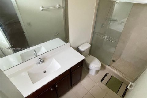 Villa ou maison à louer à Hialeah, Floride: 3 chambres, 154.96 m2 № 1928856 - photo 18