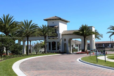 Villa ou maison à louer à Hialeah, Floride: 3 chambres, 154.96 m2 № 1928856 - photo 25