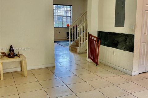 Villa ou maison à louer à Hialeah, Floride: 3 chambres, 154.96 m2 № 1928856 - photo 8