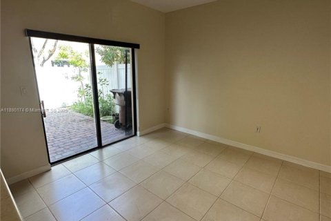 Villa ou maison à louer à Hialeah, Floride: 3 chambres, 154.96 m2 № 1928856 - photo 5