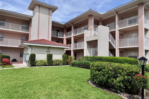 Condo in Bradenton, Florida, 2 bedrooms  № 1813120 - photo 1