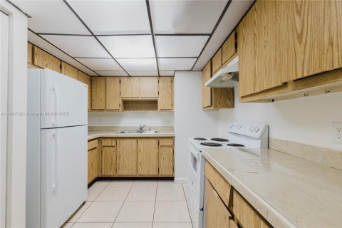 Apartamento en alquiler en Miami, Florida, 3 dormitorios, 100.8 m2 № 1948811 - foto 8