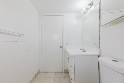 Apartamento en alquiler en Miami, Florida, 3 dormitorios, 100.8 m2 № 1948811 - foto 19