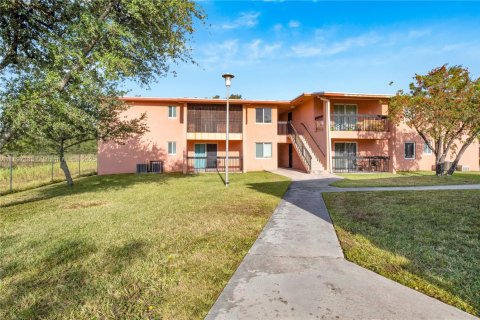 Apartamento en alquiler en Miami, Florida, 3 dormitorios, 100.8 m2 № 1948811 - foto 3