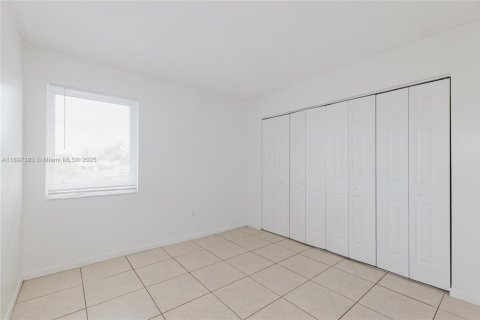 Apartamento en alquiler en Miami, Florida, 3 dormitorios, 100.8 m2 № 1948811 - foto 13
