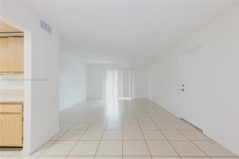 Apartamento en alquiler en Miami, Florida, 3 dormitorios, 100.8 m2 № 1948811 - foto 7