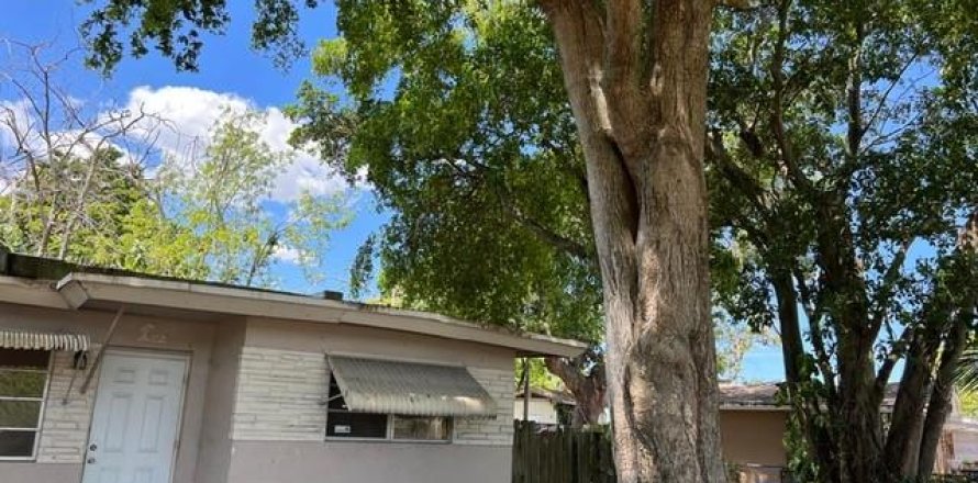 Casa en Hollywood, Florida 2 dormitorios, 71.35 m2 № 1225677