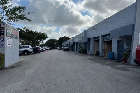 Immobilier commercial à vendre à Doral, Floride № 1985655 - photo 2