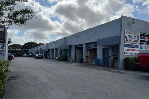 Immobilier commercial à vendre à Doral, Floride № 1985655 - photo 1