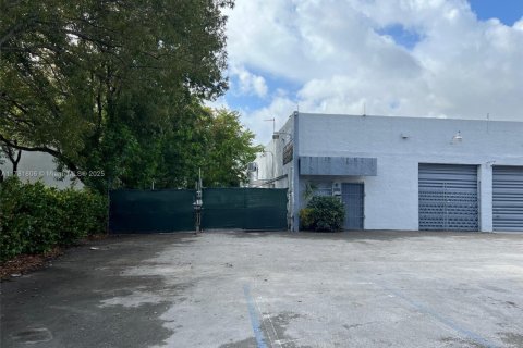 Immobilier commercial à vendre à Doral, Floride № 1985655 - photo 6