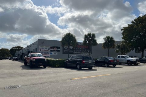 Immobilier commercial à vendre à Doral, Floride № 1985655 - photo 7