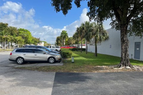 Immobilier commercial à vendre à Doral, Floride № 1985655 - photo 11