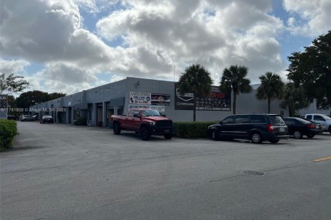 Immobilier commercial à vendre à Doral, Floride № 1985655 - photo 9