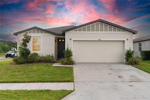House in Zephyrhills, Florida 3 bedrooms, 157.47 sq.m. № 2225459 - photo 2