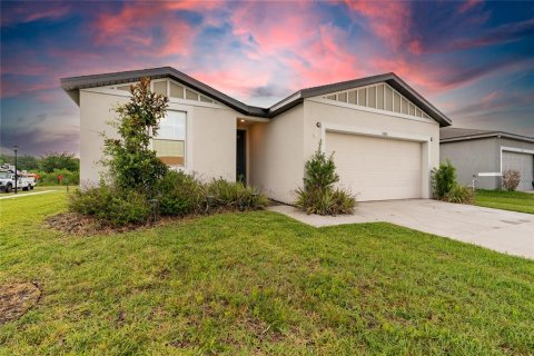 House in Zephyrhills, Florida 3 bedrooms, 157.47 sq.m. № 2225459 - photo 6