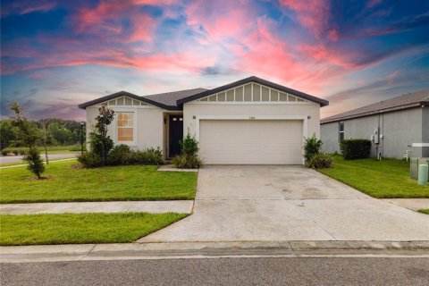 House in Zephyrhills, Florida 3 bedrooms, 157.47 sq.m. № 2225459 - photo 8