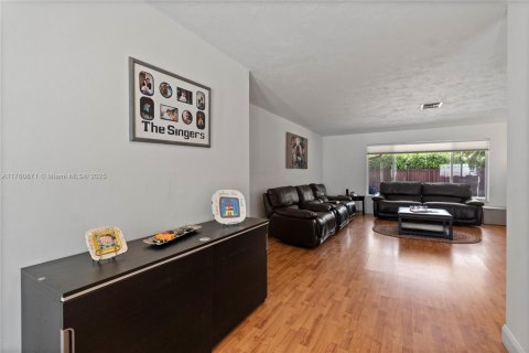 Villa ou maison à vendre à Miami, Floride: 3 chambres, 212.65 m2 № 1974281 - photo 25