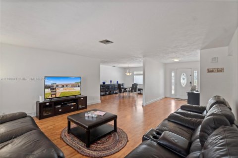 Villa ou maison à vendre à Miami, Floride: 3 chambres, 212.65 m2 № 1974281 - photo 22